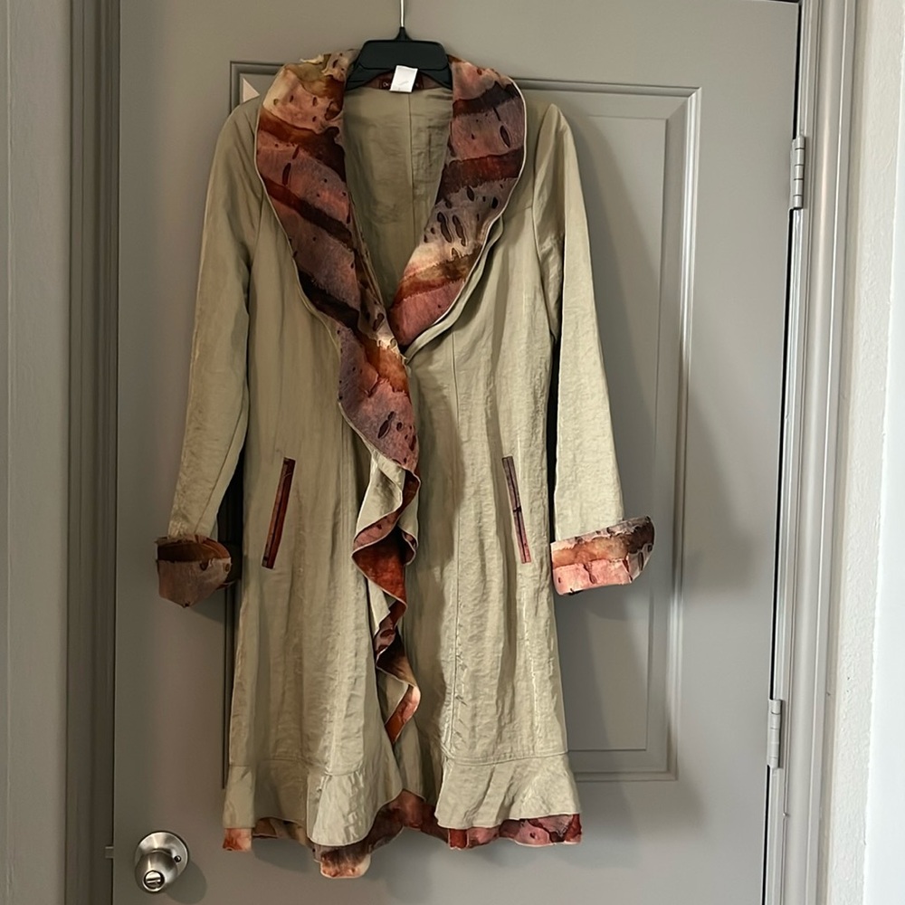 Design Todays 80s vintage distressed ruffled wire collar coat in khaki.